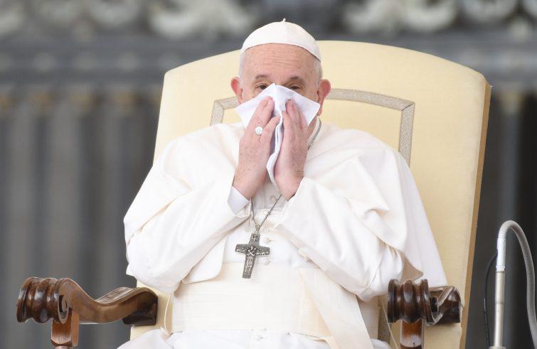 Paus Franciscus was gisteren al verkouden © SIR/Marco Calvarese