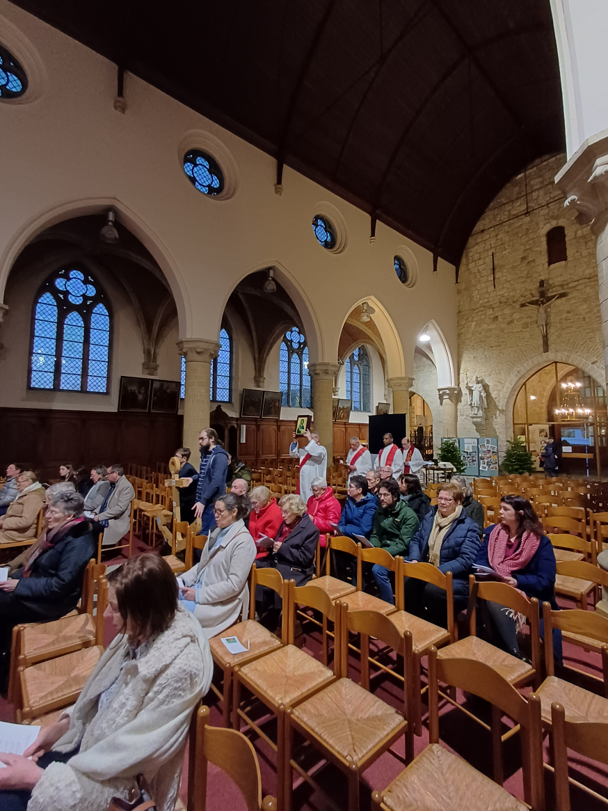 Anker wordt binnen gedragen © Pieter Deprey