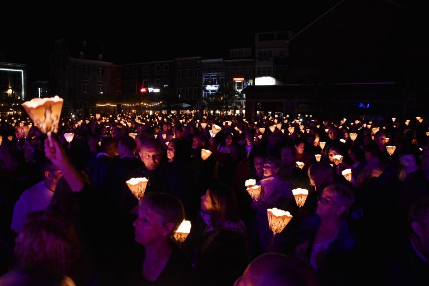 Een zee van lichtjes op de Grote Markt in Tongeren © Tony Dupont