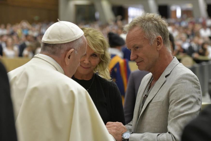 Sting en zijn echtgenote bij paus Franciscus © Vatican Media