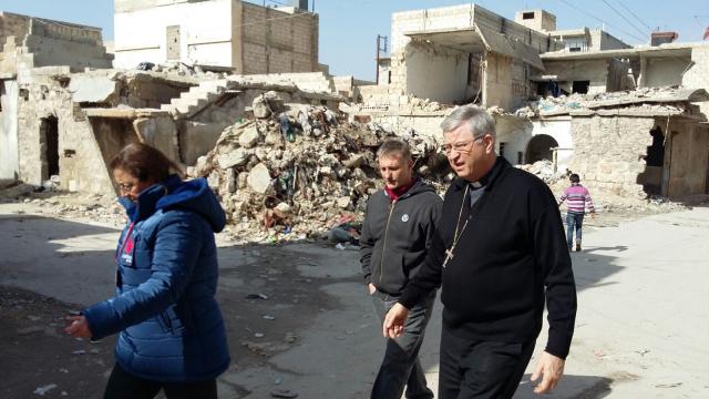 Mgr. Bonny is onder de indruk van de verwoesting in Aleppo. © mgr. Johan Bonny