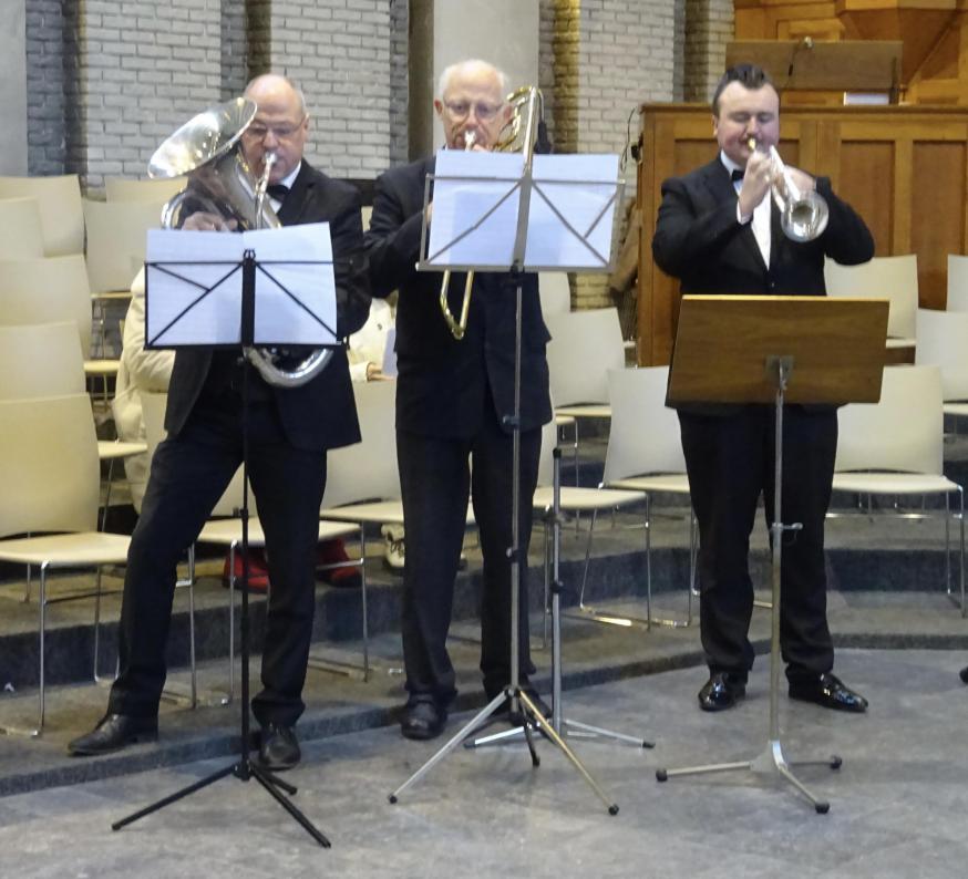 De koperblazers van het T-Trio verzorgden de concertmis van zondag 4 januari 2026, de eerste van het nieuwe jaar. © Marjo Perry