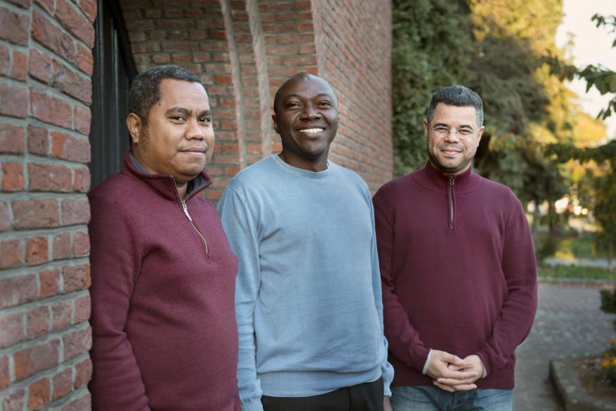 Thomas Hendrikus (helemaal links) samen met zijn confraters-scheutisten, Ghislain Toussé Mouafo en Fabio De Souza Teixeira © Ilse Prinsen/Tertio