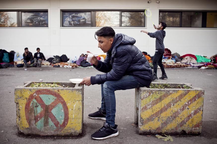 Vele honderden migranten en vluchtelingen hebben geen ander onderkomen dan verlaten gebouwen of zelfgemaakte tenten om de winter te trotseren © TL Vele honderden migranten en vluchtelingen hebben geen ander onderkomen dan verlaten gebouwen of zelfgemaakte tenten om de winter te trotseren © TL