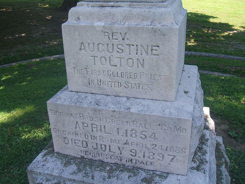 Het graf van Tolton in Quincy, Illinois © Wikipedia