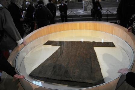 De relikwie van de tuniek van Jezus in de Dom van Trier © Philippe Keulemans