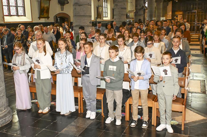 Om 14 uur was het de beurt aan de kinderen van Toermalijn en Molenberg (Stekene) © Close Up Els Buys
