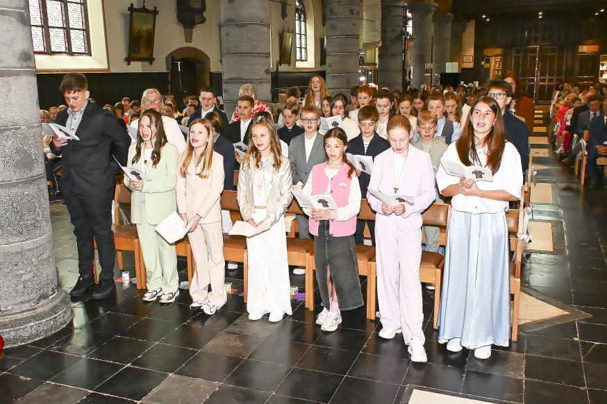 Als laatsten om 16 uur werden de kinderen van Tuimelaar (Klein-Sinaai), 3-Beuken (Hellestraat), 7-Sprong en Reynaerdijn uit Kemzeke en kinderen uit scholen buiten de gemeente gevormd © Close Up Els Buys