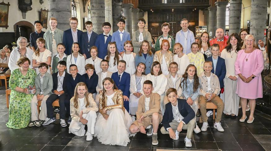 Vormelingen H. Kruiskerk ST 14 u. school Toermalijn (Kemzeke), 3 Beuken (Hellestraat) © Close Up Els Buys