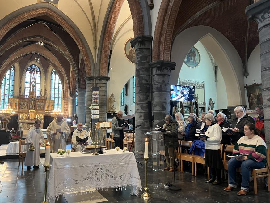 Witte Donderdagviering van het laatste avondmaal 