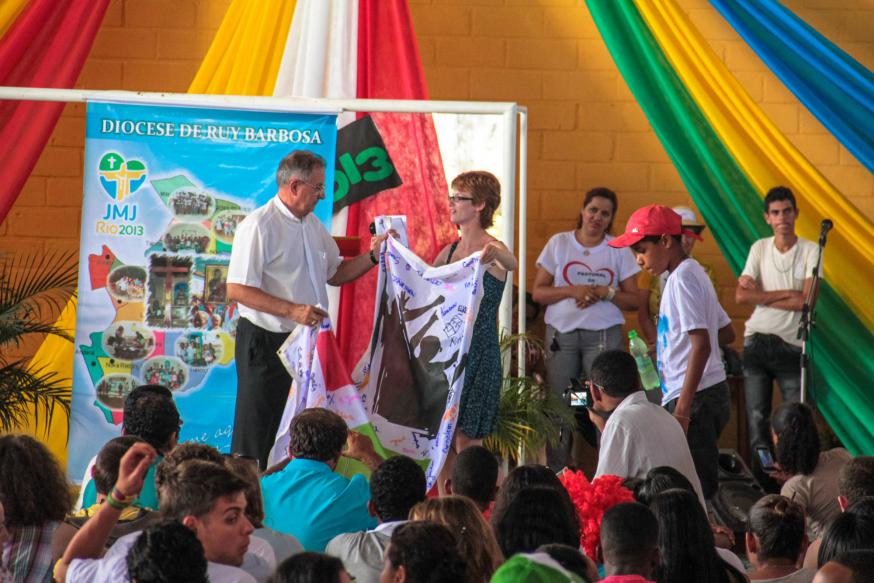 Feest in Ruy Barbosa met de Vlaamse jongeren in 2013 © IJD