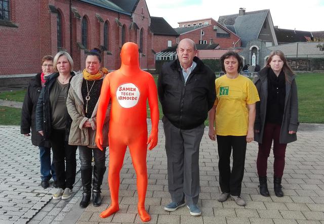 Welzijnsschakel Op-Stap staat achter mensen in armoede.  Jij ook? 