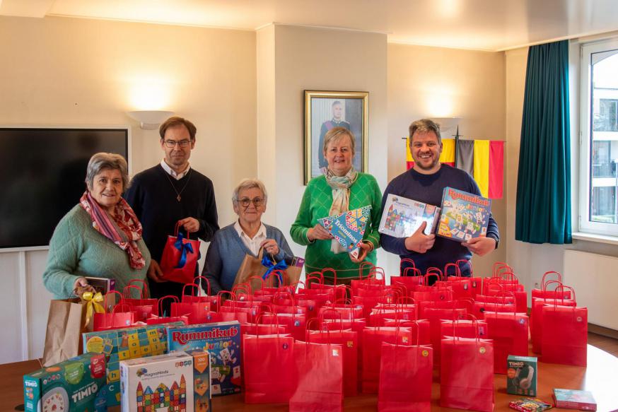 Speelgoedinzamelactie en Sintpakketje voor elk kind 