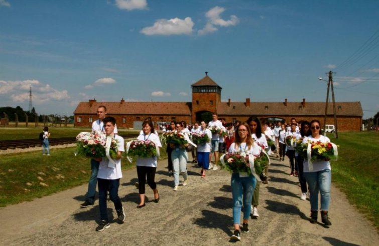 Herdenking van Youth for Peace van de slachtoffers van de Holocaust © Sant'Egidio Herdenking van Youth for Peace van de slachtoffers van de Holocaust © Sant'Egidio