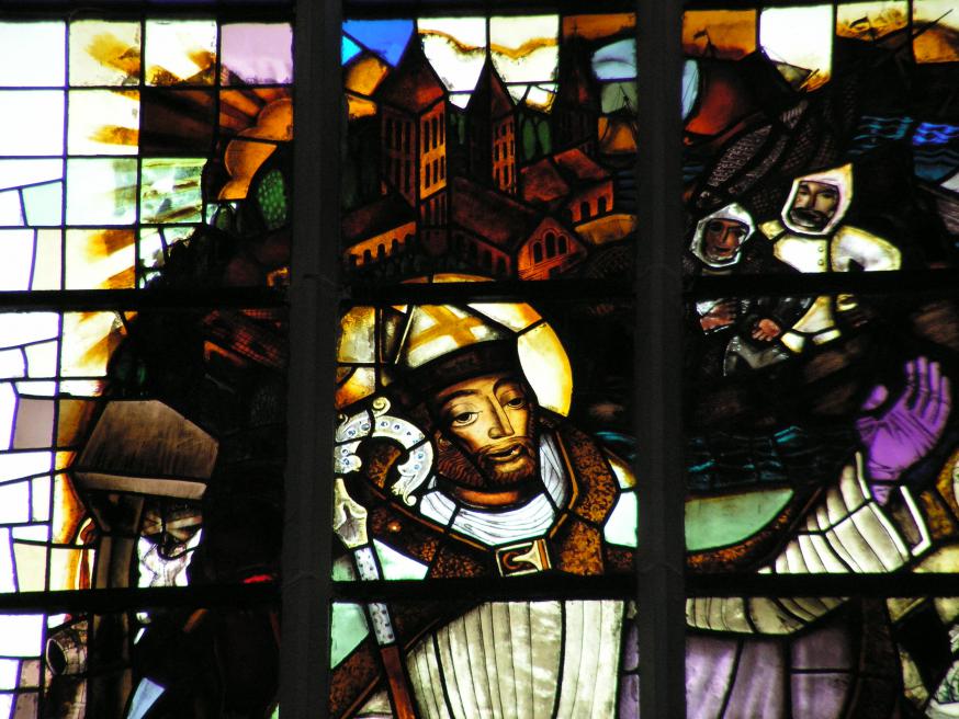 Detail glasraam Sint-Niklaas in de kerk in Dessel. © Luc Damen
