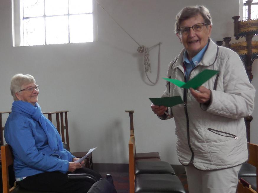 Bernadette en Marie Louise © parochie onze lieve Vrouw Lichtaart
