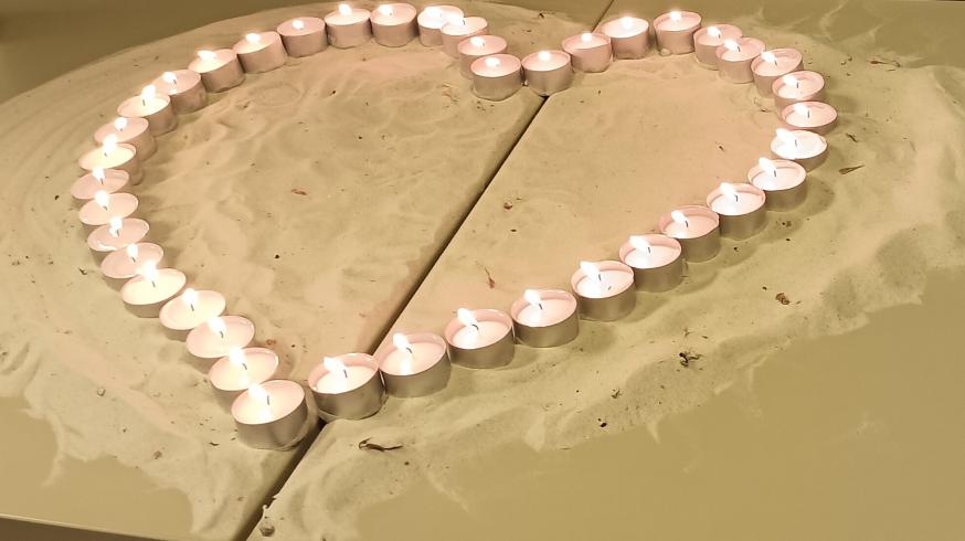 Brandende kaarsjes geven sfeer 