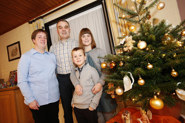 Katleen Van Lancker, Kristiaan Fouquaert en hun kinderen, Sara en Lukas. © Kristof Ghyselinck