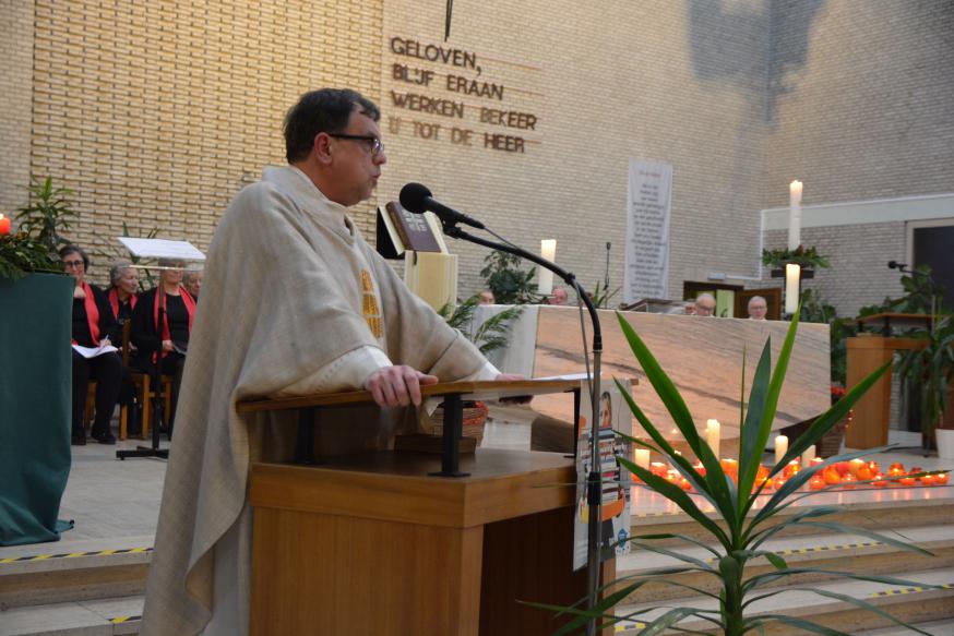 MOOIE VIERINGEN MET KERSTMIS! © Miet Lissens