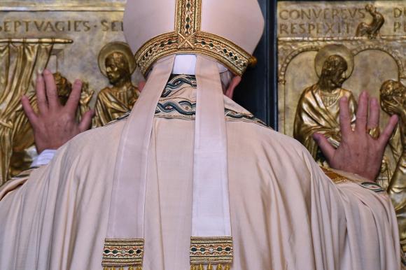 Paus Franciscus opent het Jaar van Barmhartigheid © SIR