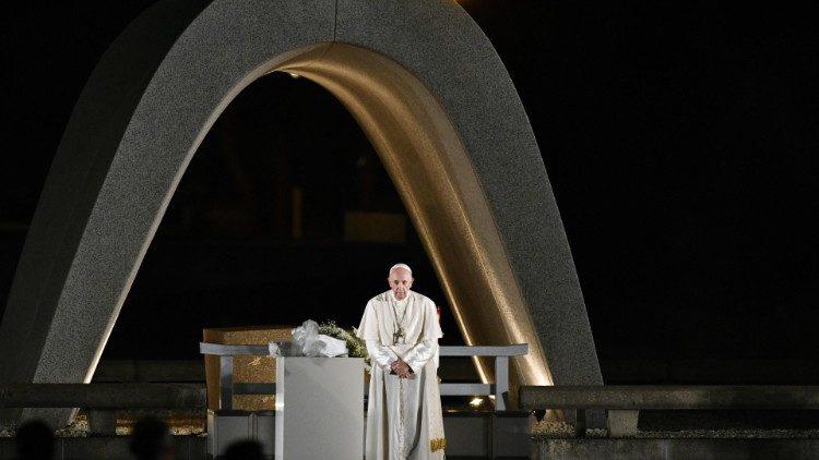 Paus Franciscus in het Vredespark van Hiroshima  © Vatican Media