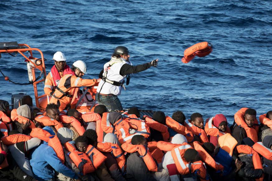 Vluchtelingen op zee © Artsen Zonder Grenzen Vluchtelingen op zee © Artsen Zonder Grenzen