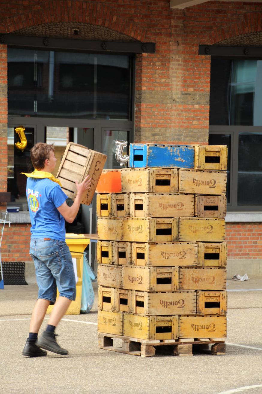 Bakjesstapelexperts zijn onmisbaar op Pluskamp. 