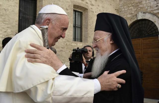 Paus Franciscus met de oecumenische patriarch Bartholomeus © SIR
