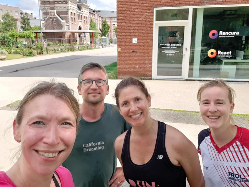 Elina, Saskia, Bart en Nathalie zien de Ten Miles helemaal zitten © Nathalie Milio