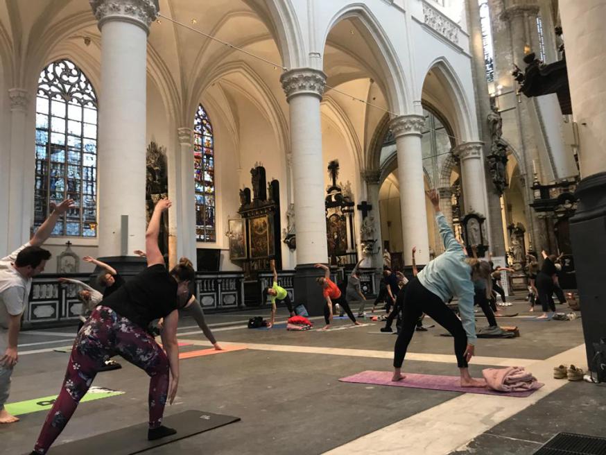 Yoga in de kerk © Jan Jans