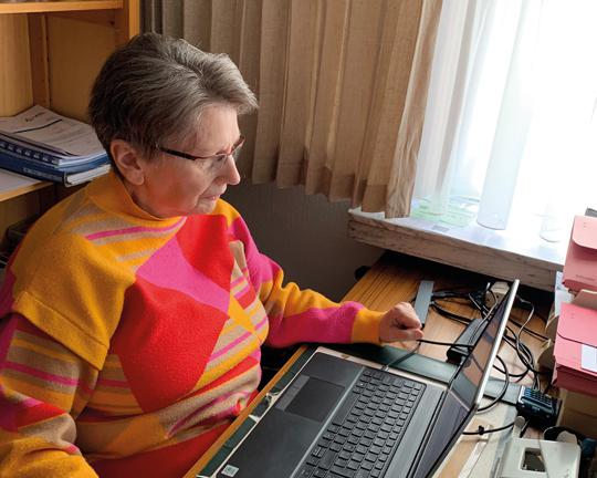 Maria Verwimp aan de computer © Lea Verstricht