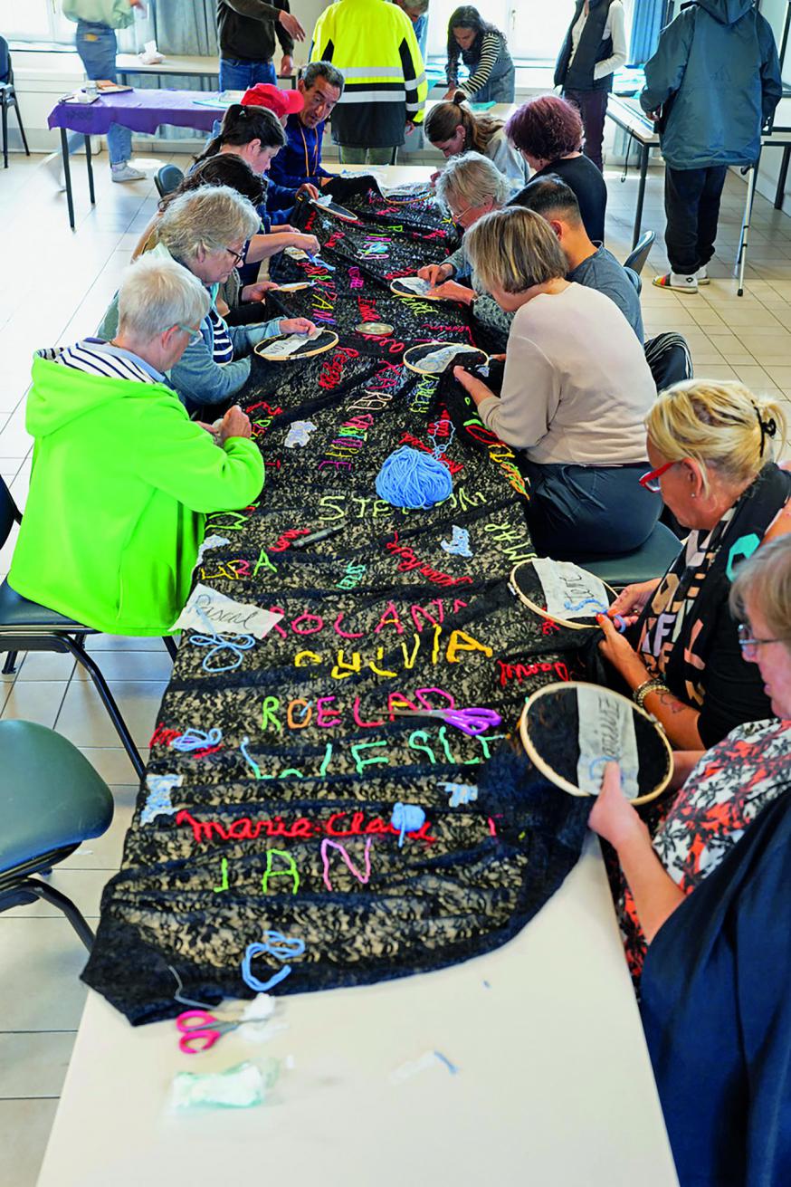 Dak- en thuislozen van straatpastoraat ’t Vlot en Jambo (ontmoetingsplek voor mensen die een netwerk zoeken) werken samen aan ‘remember us', een project voor de herdenking van de straatdoden dat plaatsvond in juni. © Saskia van den Kieboom