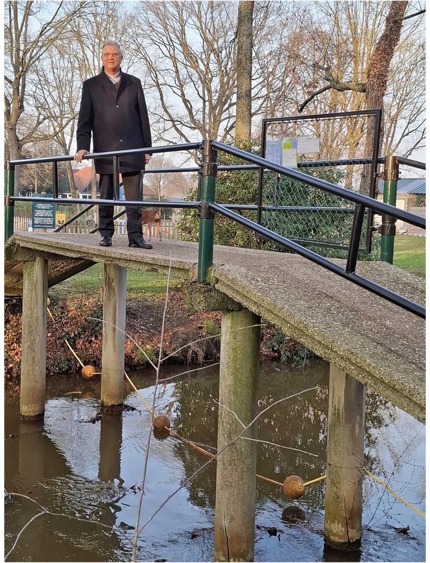 Bisschop ,op brug © Karen Vandaele