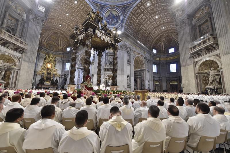 De chrismamis met de priesters van het bisdom Rome © Vatican Media De chrismamis met de priesters van het bisdom Rome © Vatican Media