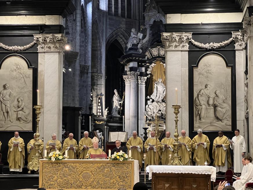 De chrismamis werd voorgegaan door mgr. Kockerols in concelebratie met priesters en diakens van het bisdom 