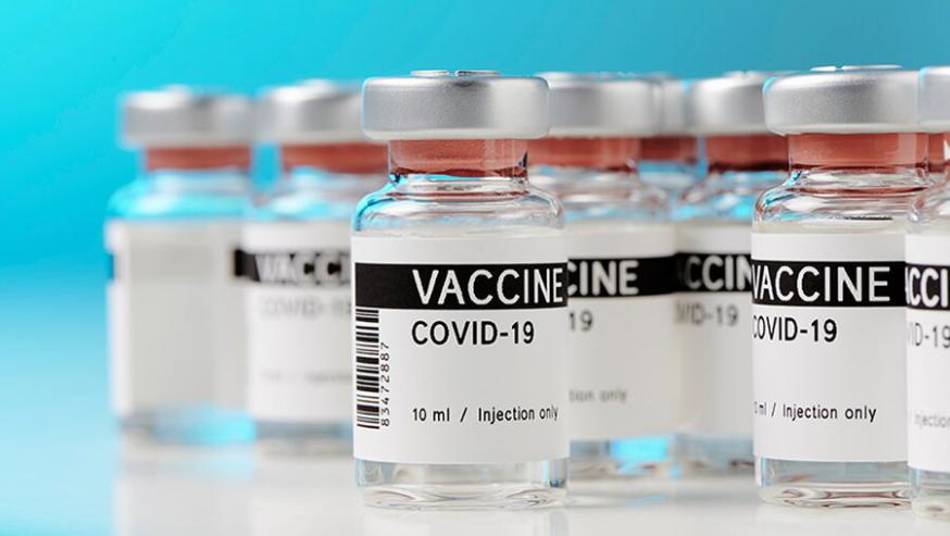 Covid-18 vaccins © M-Foto/Shutterstock