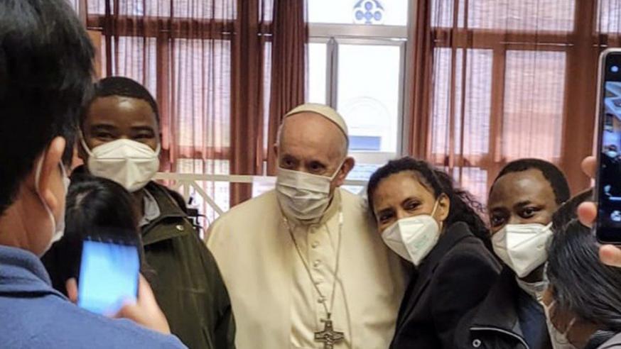 Franciscus bezoekt het vaccinatiecentrum van het Vaticaan © Vatican Media