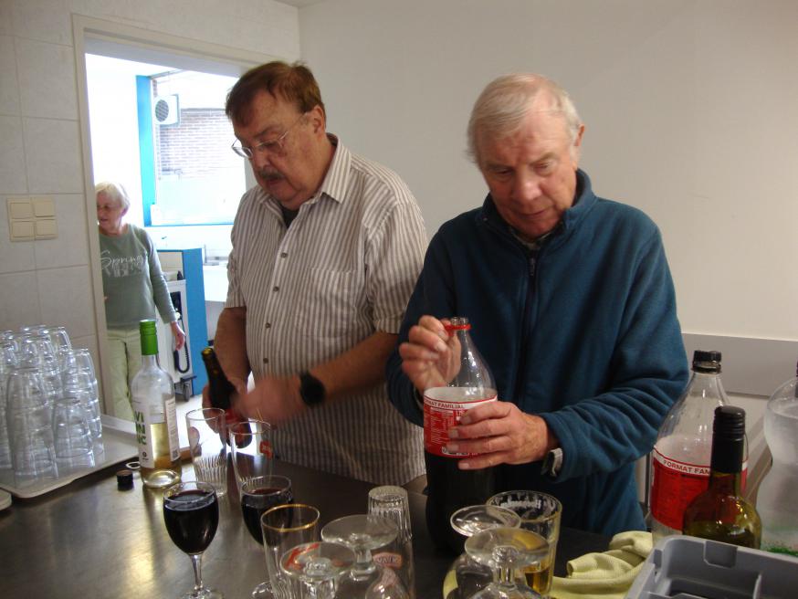 De mannen aan de bar 