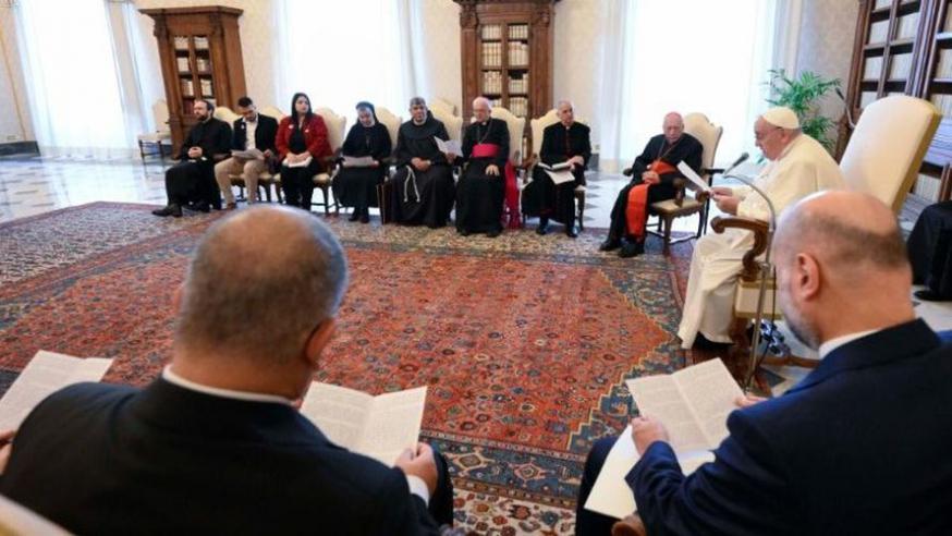 Paus Franciscus ontmoet de interreligieuze dialooggroep, met afgevaardigden uit Palestina © Vatican Media