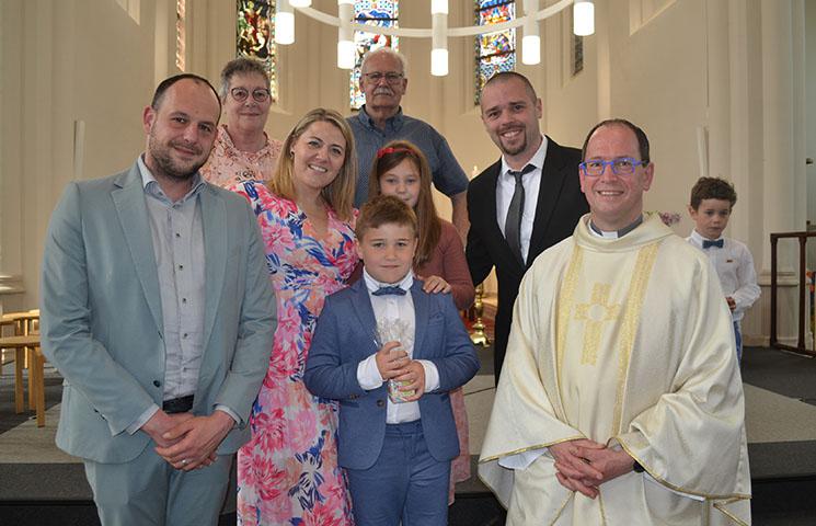 eerstecommunicant en gezin St.-Lodewijk 
