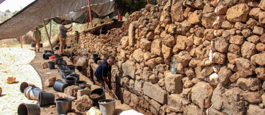 Archeologen graven de muren van Kiriath Yearim op © Ariel David