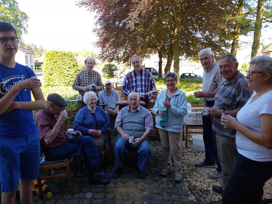 De Zandkapel poetsen. 