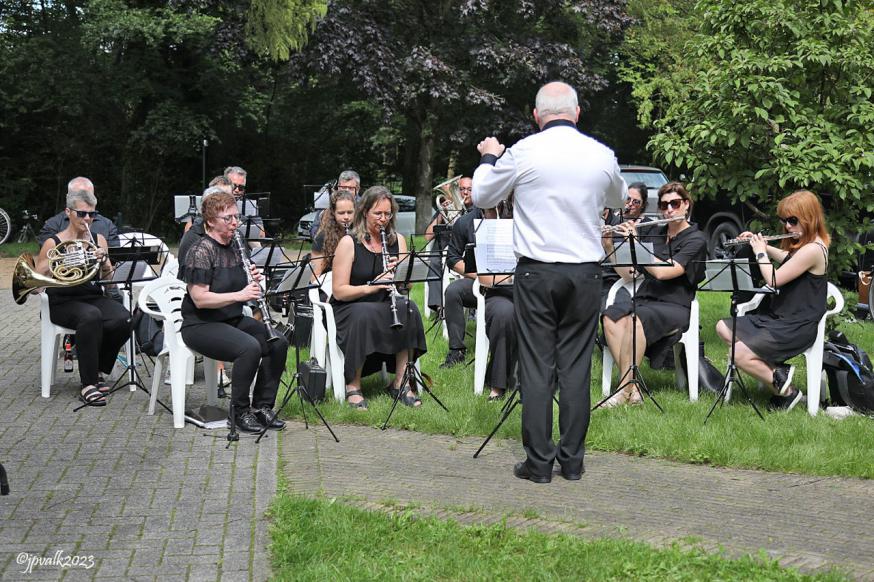 De plechtigheid werd geopend door de Koninklijke Harmonie de Stroobanders  