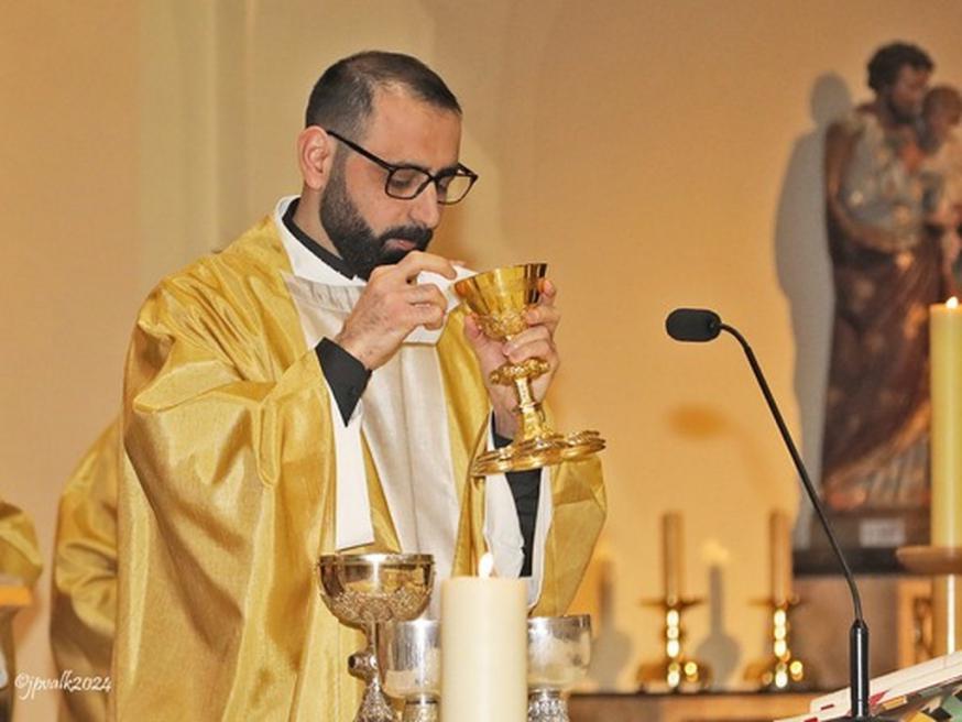 Welkomstsviering pastoor-deken Ali en Priester Elian. 