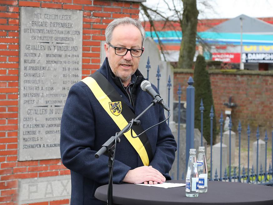 Hulde voor 2 Diepenbeekse partizanen. 