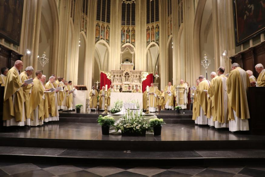 CHRISMA – VIERING. 