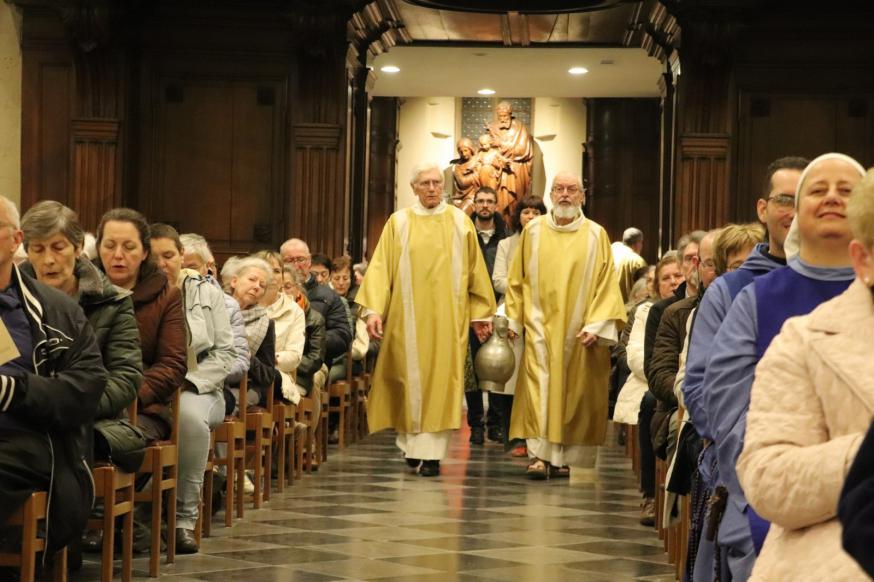 CHRISMA – VIERING. 