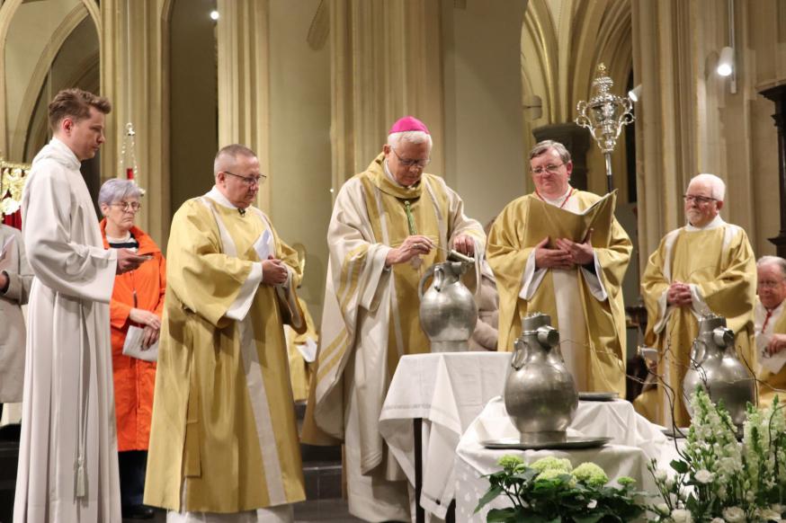 CHRISMA – VIERING. 