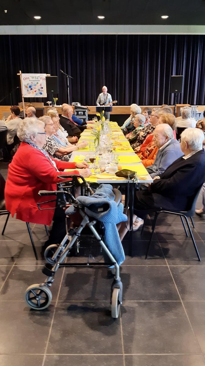 ‘Ons Welzijn Rooierheide’ viert het paasfeest. 