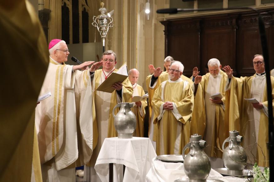 CHRISMA – VIERING. 